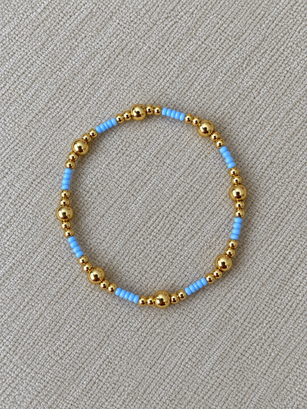 Sky bracelet included in the set