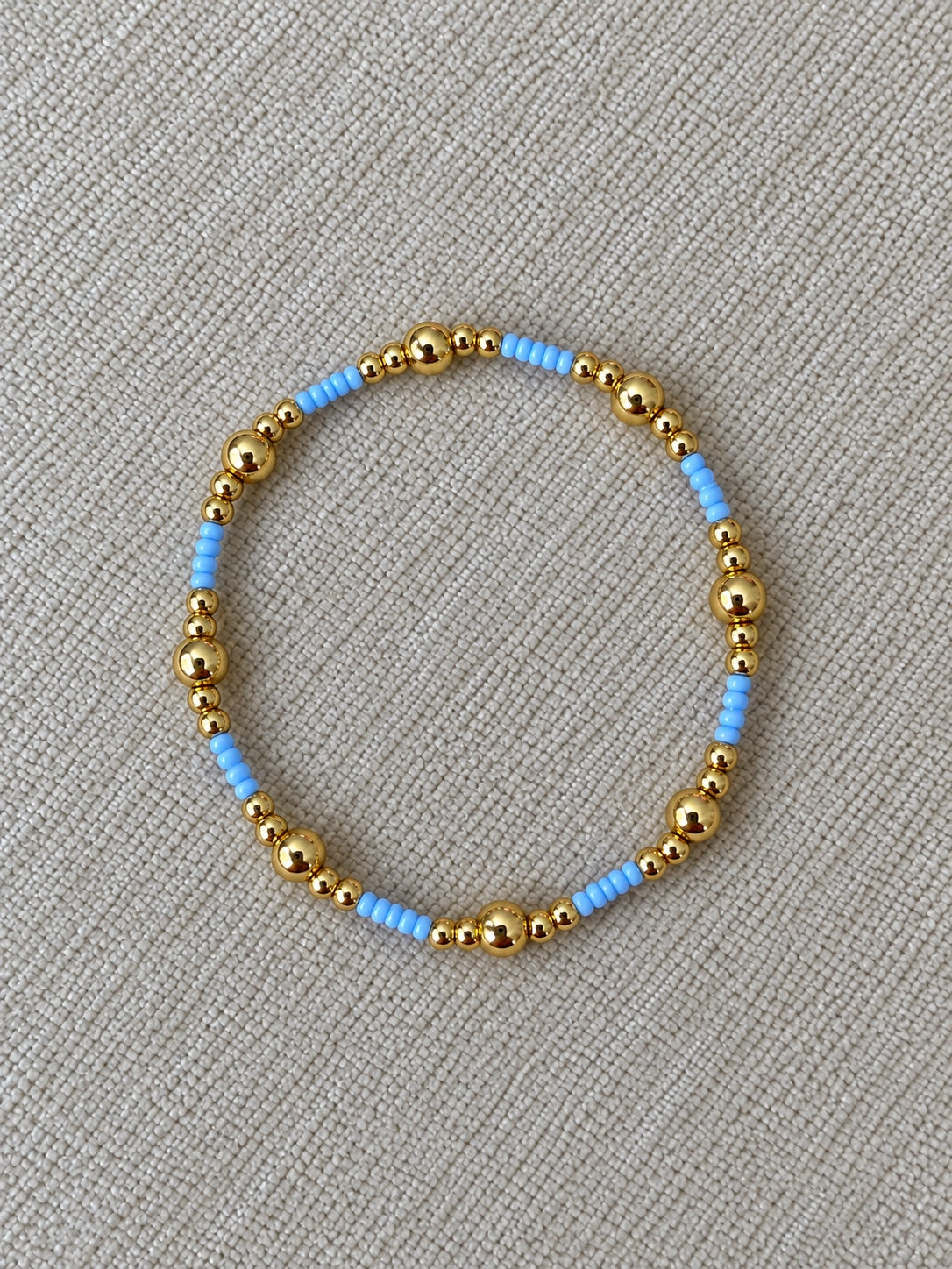 Sky bracelet included in the set